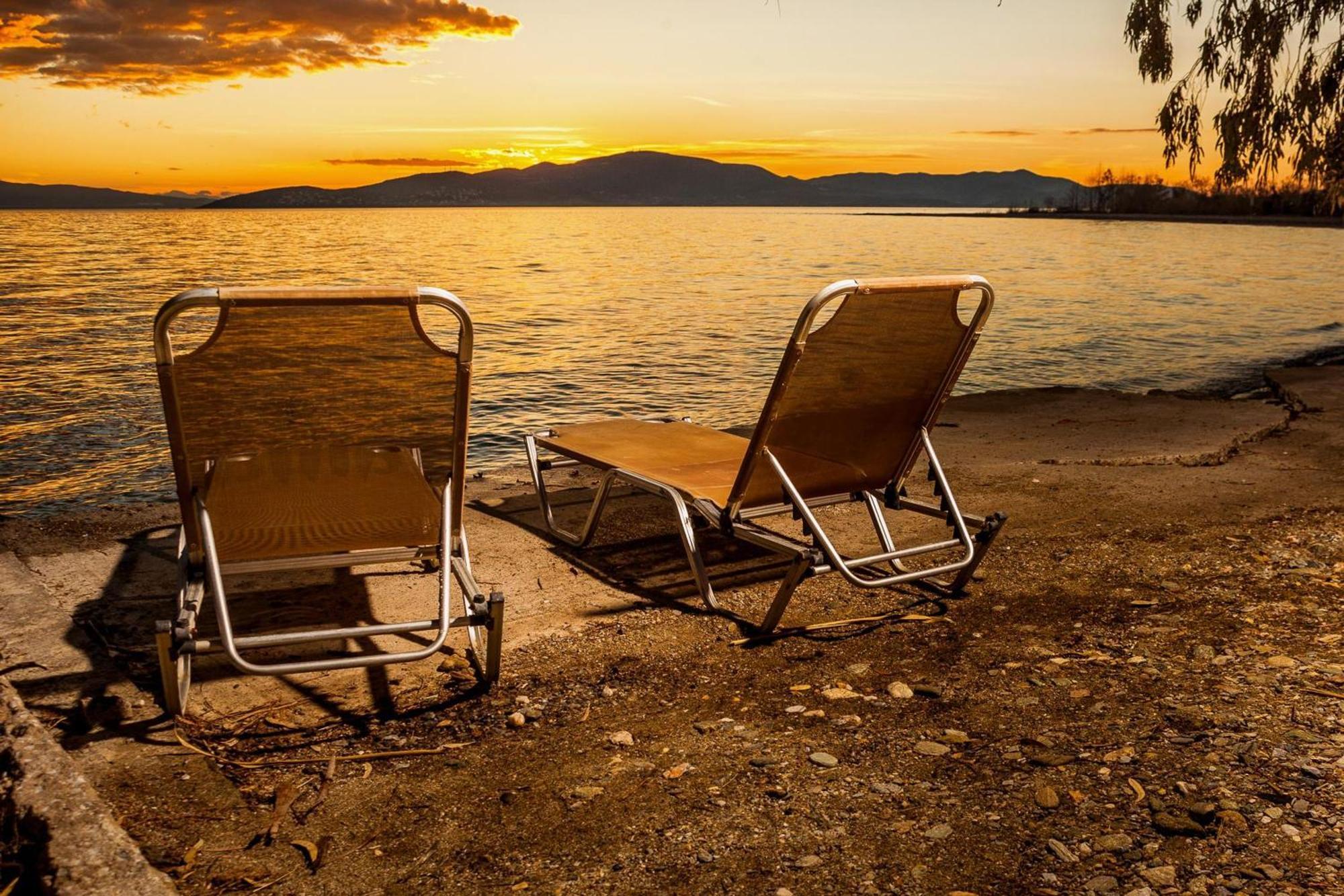 Вілла Karnagio Seafront In Agria Kato Lekhonia Екстер'єр фото