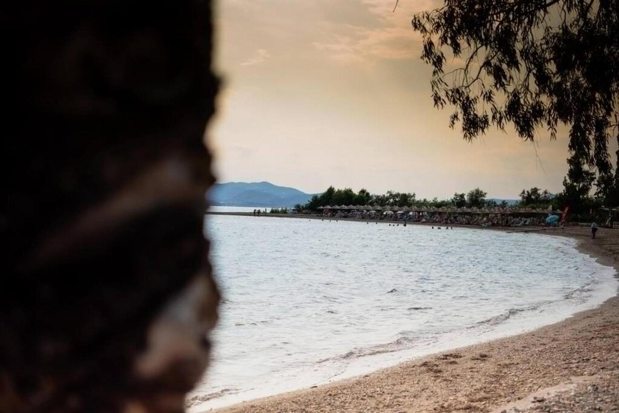 Вілла Karnagio Seafront In Agria Kato Lekhonia Екстер'єр фото